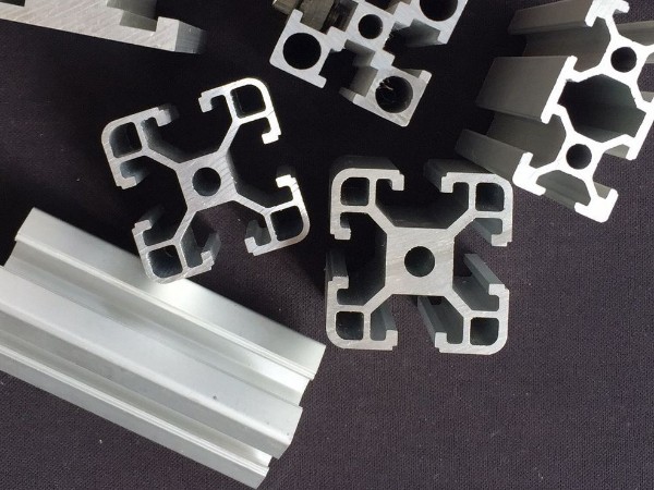 鋁型材廠家在面對自然災(zāi)害的時候應(yīng)該做什么？