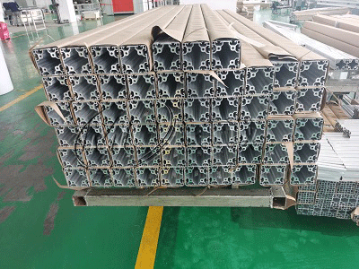 做圍欄選什么材質(zhì)的？鋁型材加工定制廠家