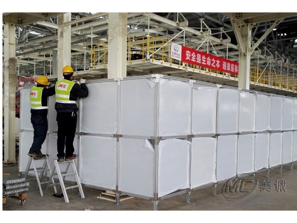 做防護(hù)圍欄為什么要選工業(yè)鋁型材？